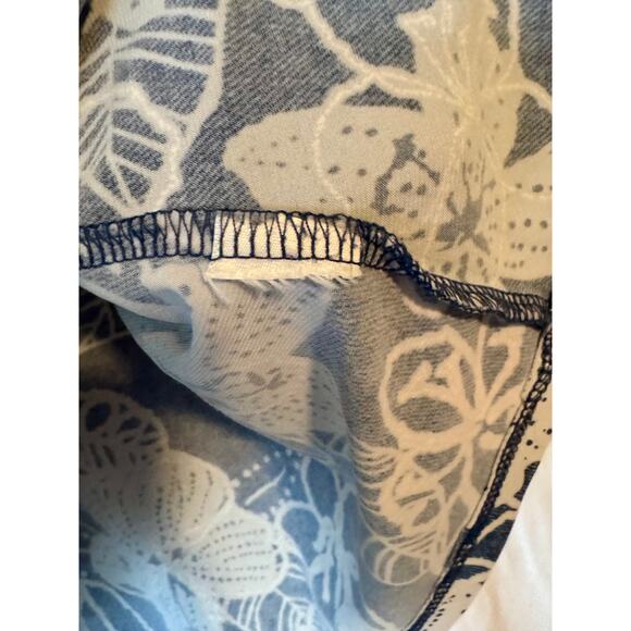 SJS Blue White Floral Sleeveless Stretch Blouse - 1X - Picture 6 of 7